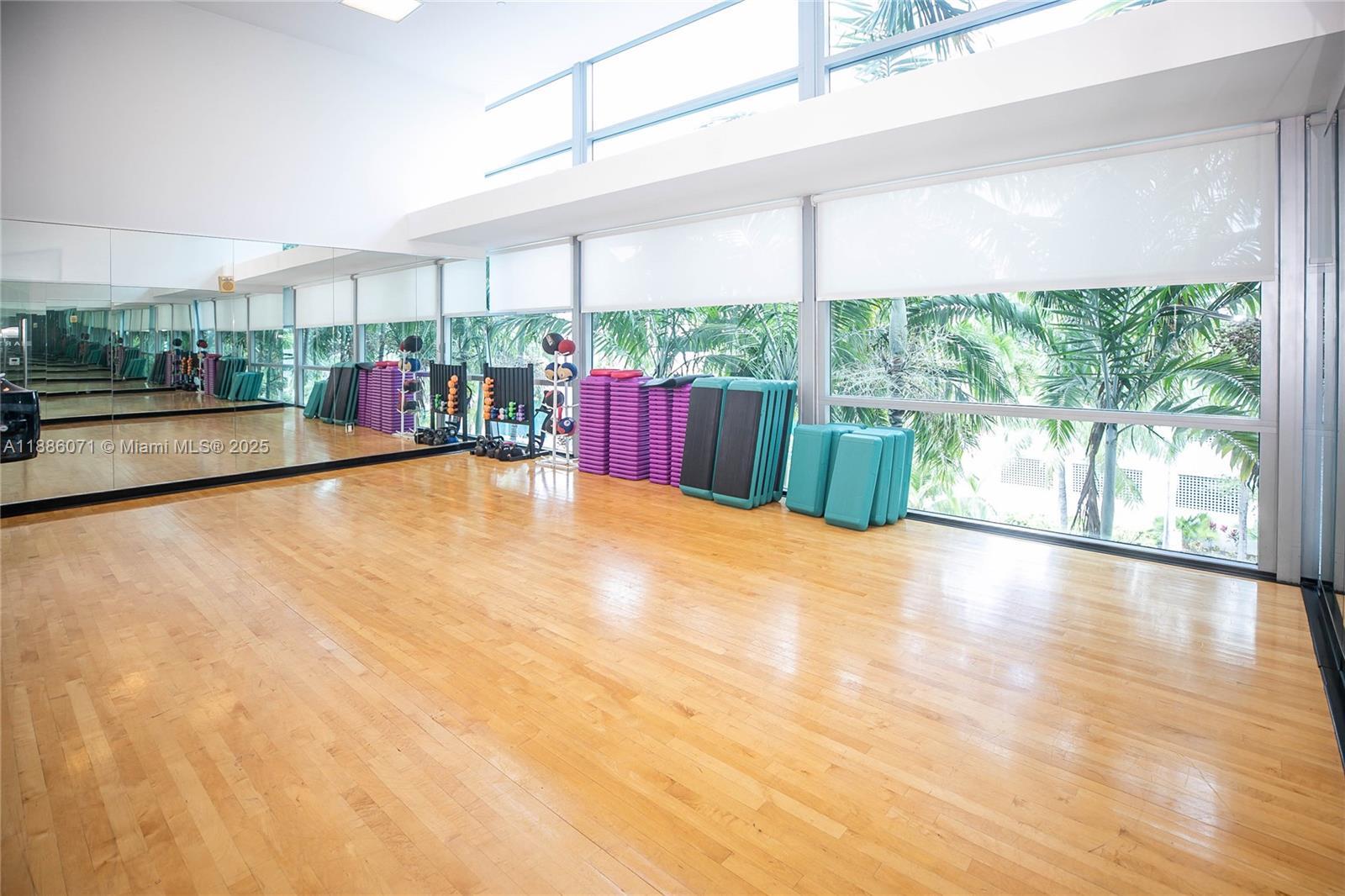 Building Photo - 2950 NE 188th St