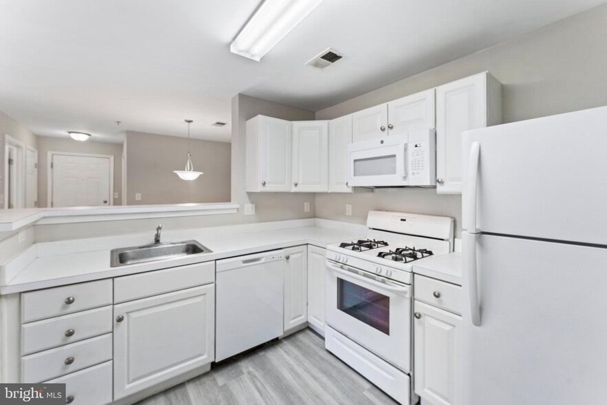 Building Photo - 1060 Gardenview Loop