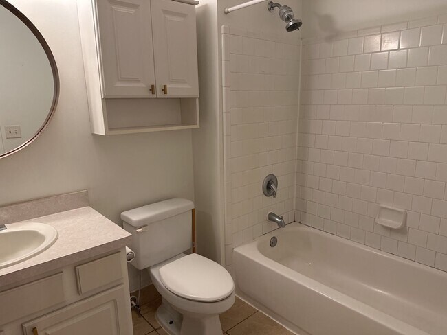 Building Photo - 156 Shady Oak Cir