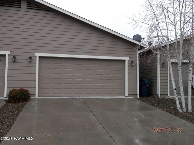 Building Photo - 7007 E Lantern Lane East