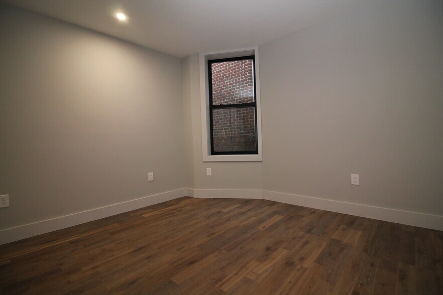 Building Photo - 21 65th St