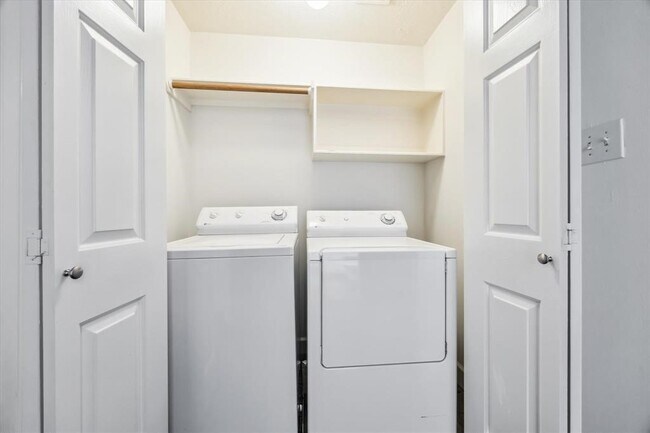 Building Photo - 227 Blushwood Pl