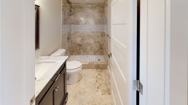Building Photo - $1650 per Bedroom | 7BR/5BA in Fort Sander...