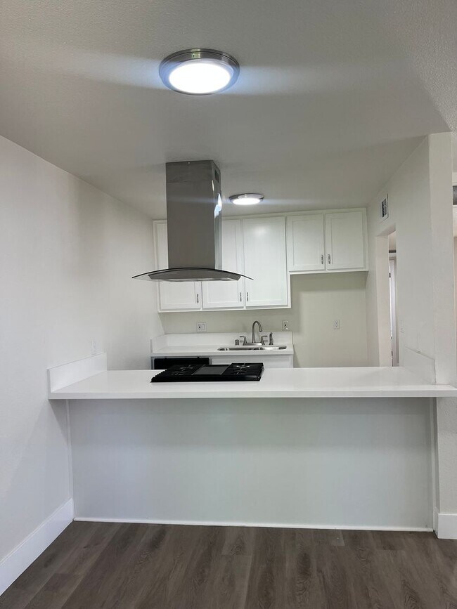 Building Photo - Brand new remodel unit! Must see