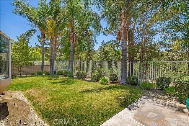 Building Photo - 823 S Parkglen Pl