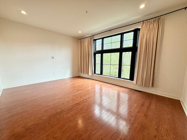 Building Photo - 4589 Riverside Way