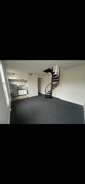 Building Photo - 11 2nd St