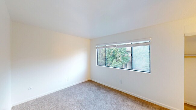 Building Photo - 515 B St