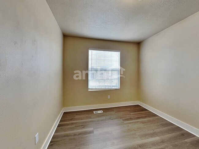 Building Photo - 5003 W Diamondback Dr