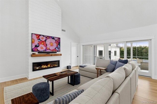 Building Photo - 47 Old Riverhead Rd