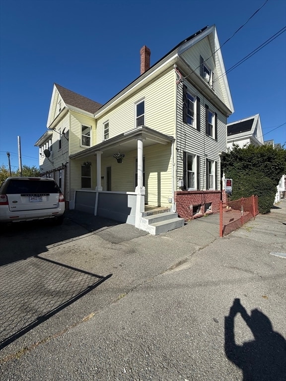 Building Photo - 213 Concord St