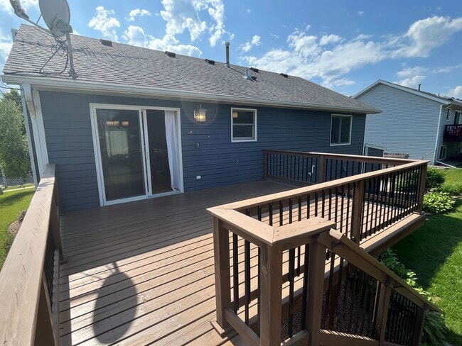 Building Photo - Beautifully Updated 4-Bed Home in Prime NW Location!