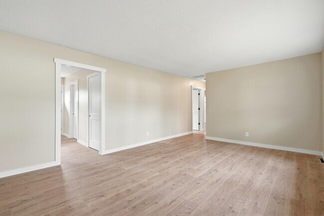 Building Photo - 503 S Forest Ct