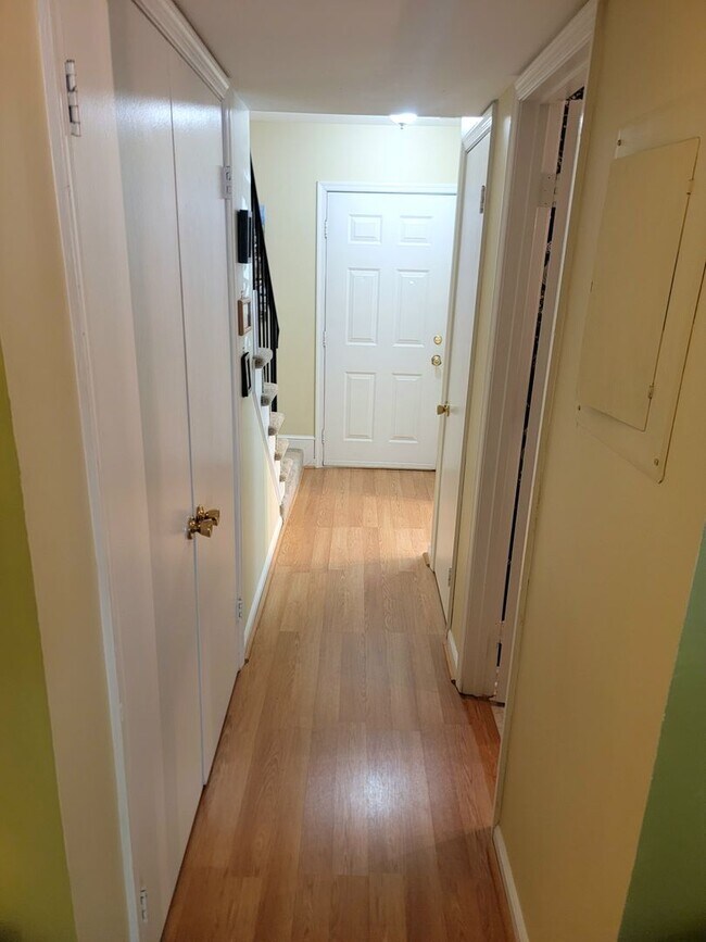 Building Photo - Great 2 Bedroom Townhouse for Rent in Western Henrico