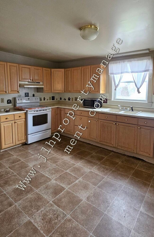 Building Photo - 618 W Clark St