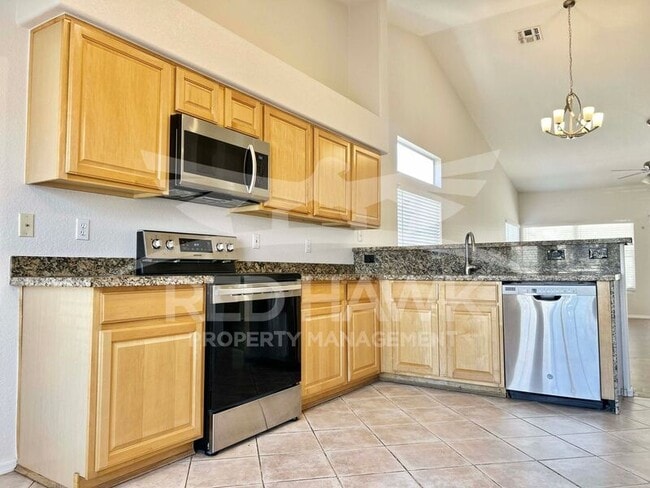 Building Photo - 721 E Sheffield Ave