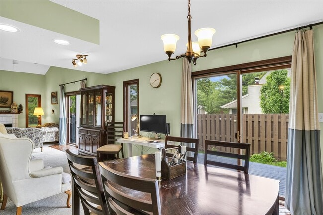 Building Photo - 1 Lyndhurst Village Ct