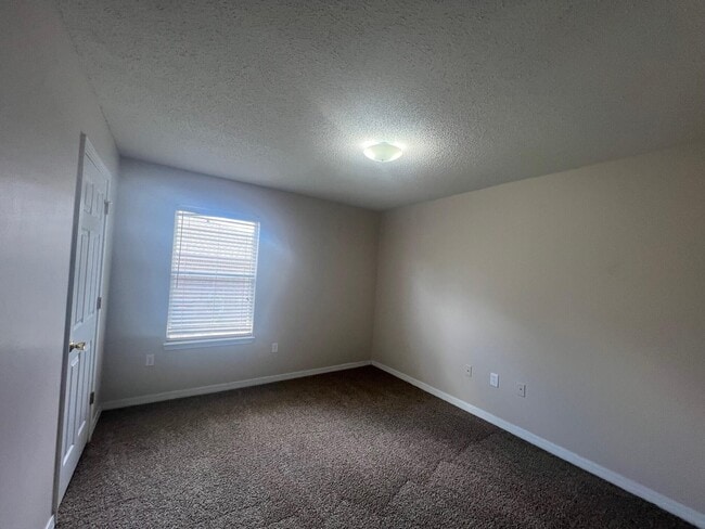 Building Photo - 275 Limestone Cir