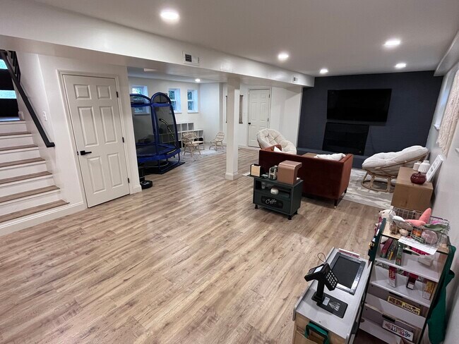 Building Photo - 1140 Park Hill Cir