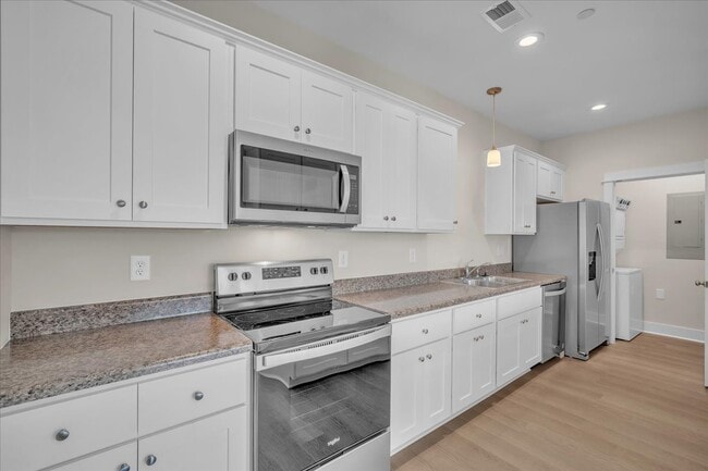 Building Photo - 195 Romney St