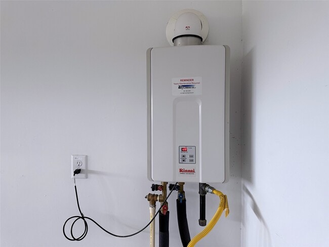 Building Photo - 29402 Ella Larchmont Ct