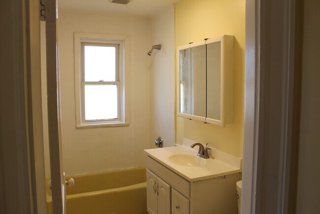 Building Photo - 242 Newbury Ave