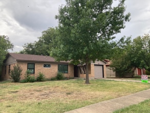 Building Photo - 1704 W Birge St