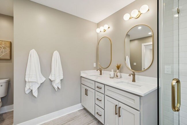 Building Photo - 215 Ash Dr