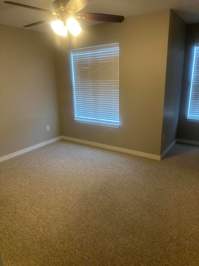 Building Photo - 2703 Bay Club Dr