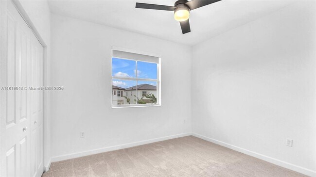 Building Photo - 2450 SE 24th St