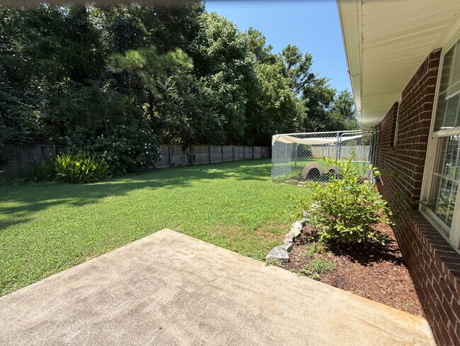 Building Photo - Section 8 accepted!!! "Discover Comfort and Charm: Spacious 3-Bed, 2-Bath Home in Huntsville's De...