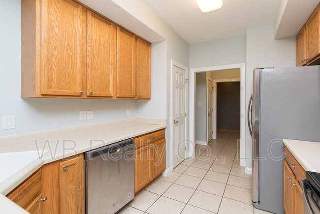 Building Photo - 10525 Hickory Dr