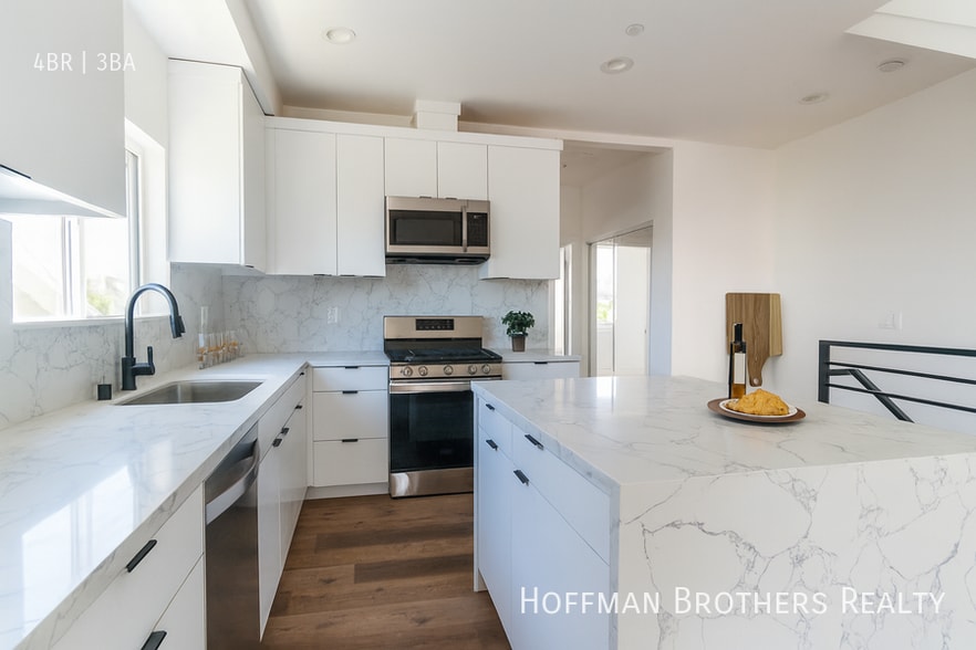 Building Photo - 4507 1/4 W 18th St