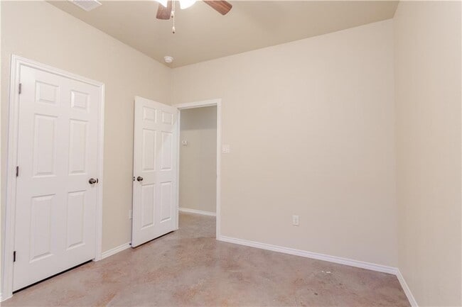 Building Photo - 421 Jack Rabbit Ln