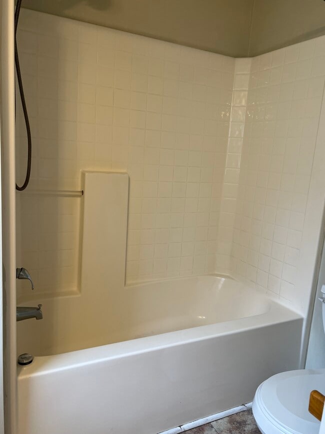 Building Photo - 341 W Main St