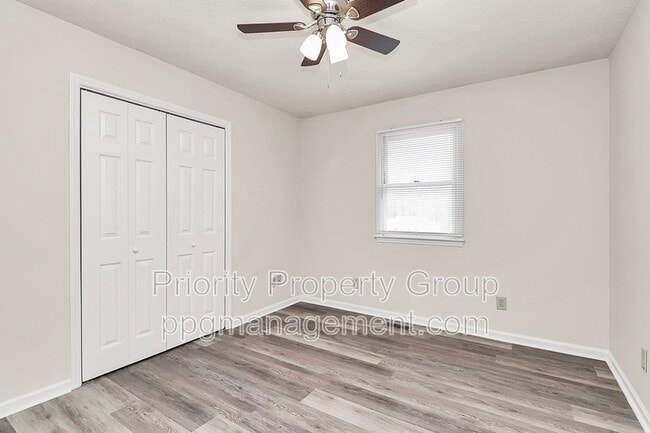 Building Photo - 225 Pineland Ave