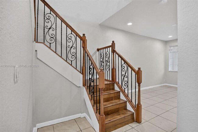 Building Photo - 5337 SW 40th Ave