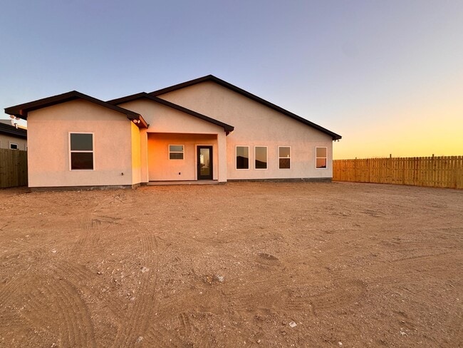 Building Photo - 6702 El Bosal Ln