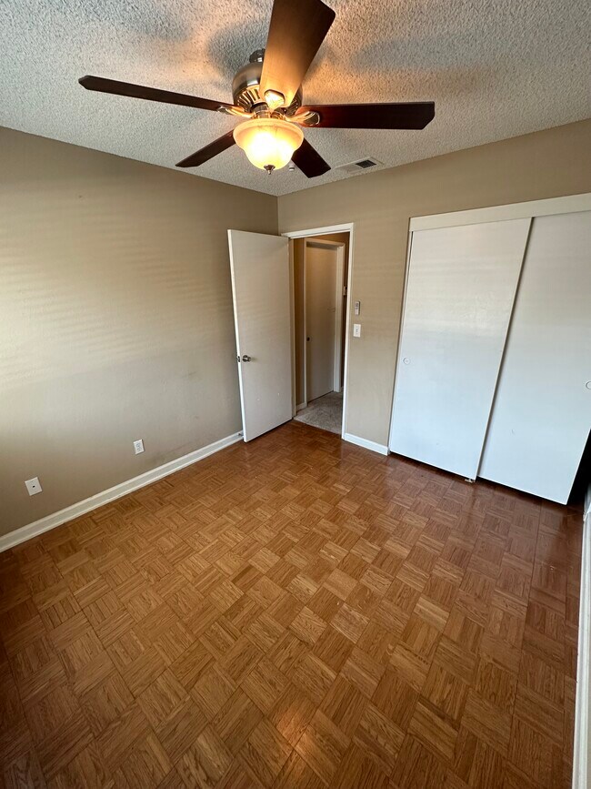 Building Photo - 917 W State St