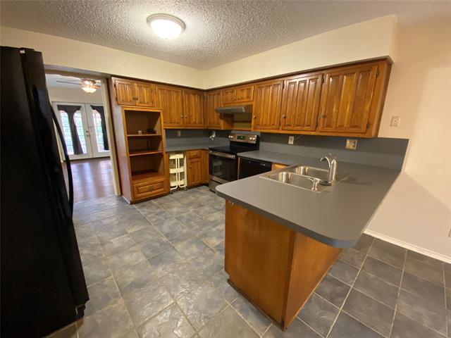 Building Photo - 606 Old Country Rd