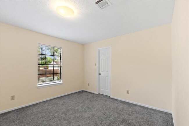 Building Photo - 3807 Forest Village Dr