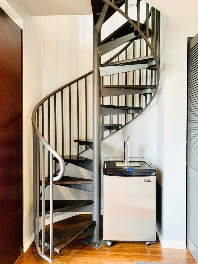 Building Photo - Live in the Heart of Little Italy! GORGEOUS 2BD/2BA Condo w/ Loft!