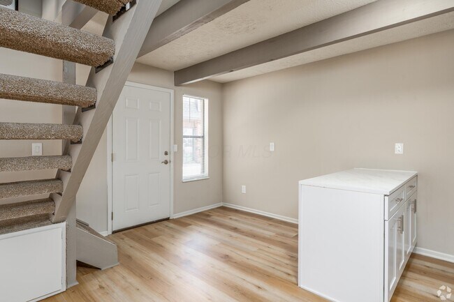 Building Photo - 2 Rockcreek Dr