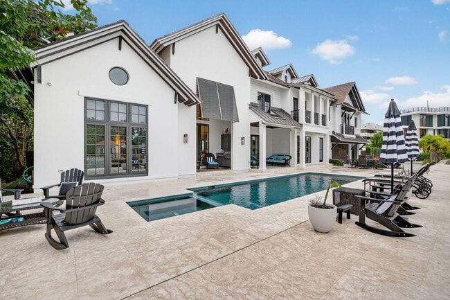 Building Photo - 400 Mola Ave