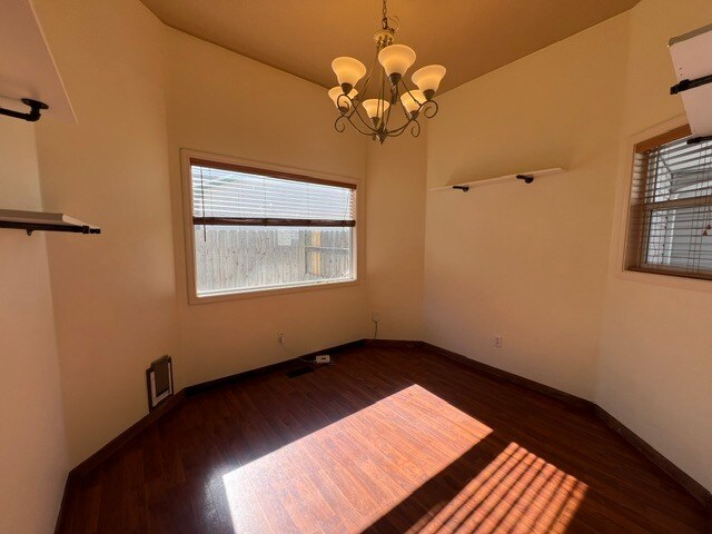 Building Photo - 3bed 3bath Great Meridian Location!