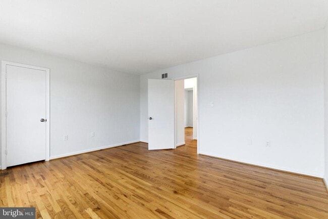 Building Photo - 233 Nottoway Dr