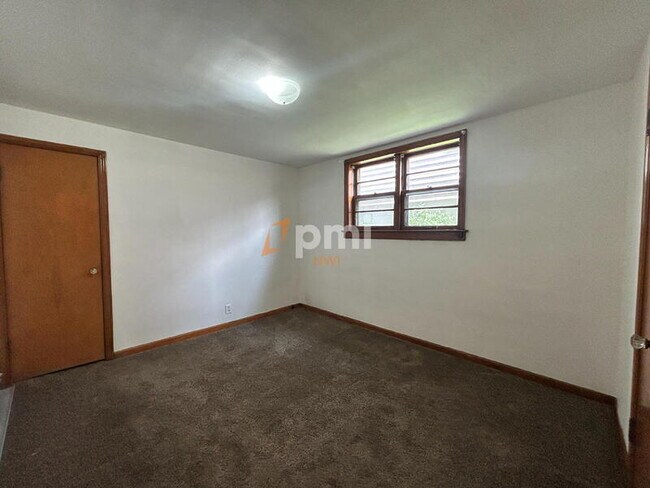 Building Photo - 1319 W 151st St