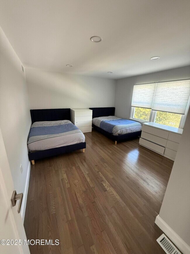 Building Photo - 445 Slocum Pl