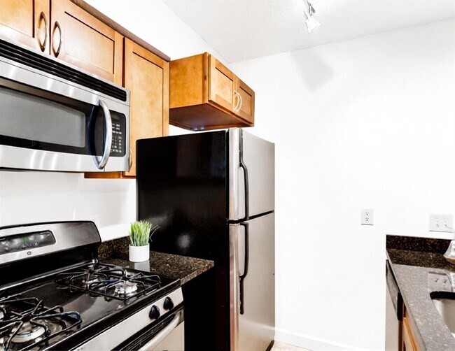 Building Photo - 2020 S Congress Ave
