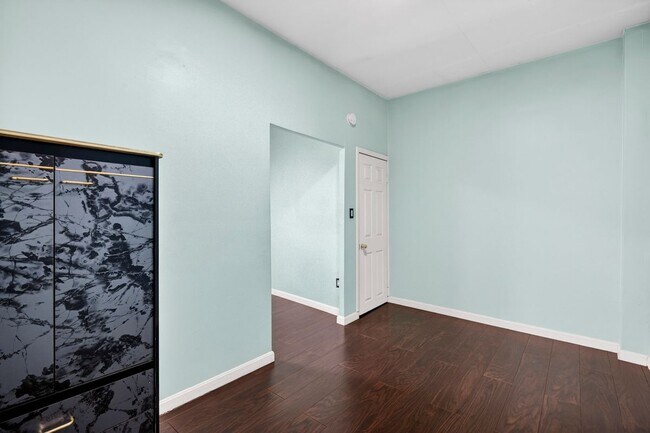 Building Photo - 2245 E Fayette St